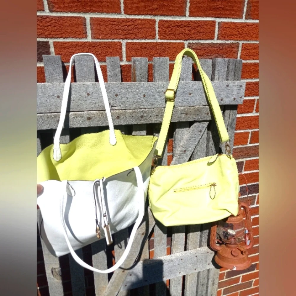 🏷3/$15 Purse plus a Bonus Purse - Picture 2 of 2